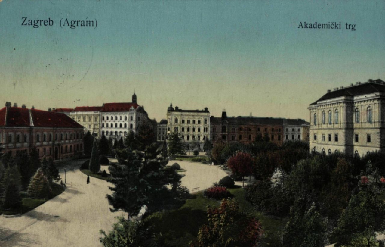 Akademički trg (današnji Trg Josipa Juraja Strossmayera) oko 1911. godine, pogled na zapad